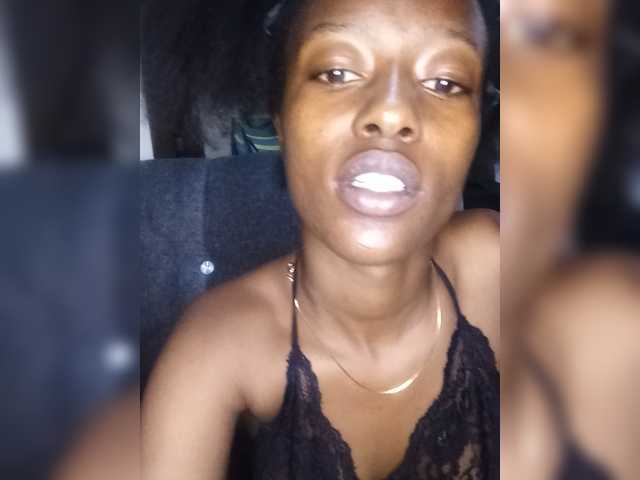 Moonoir live cam on BongaCams