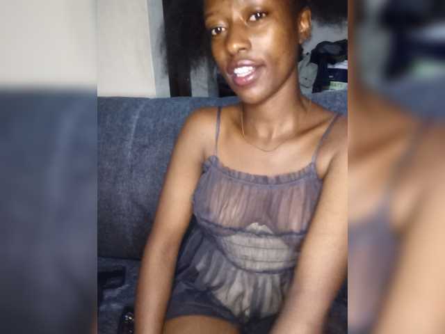 Moonoir live cam on BongaCams