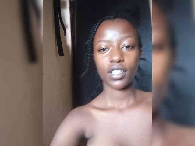 Moonoir Live Webcam on BongaCams