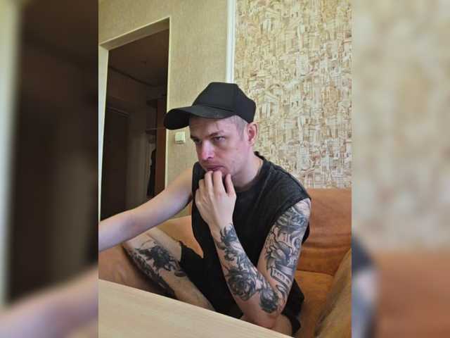 Frost971 live cam on BongaCams