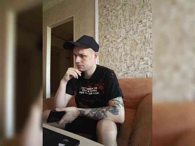 Frost971 Live Webcam on BongaCams