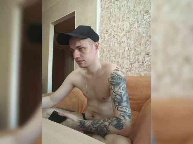 Frost971 Live Webcam on BongaCams