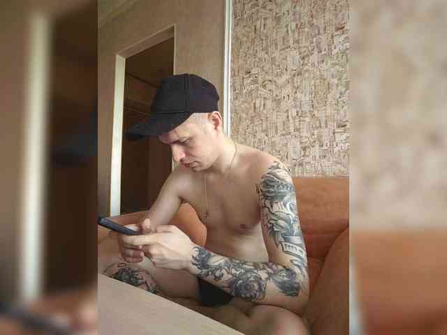 Frost971 Live Webcam on BongaCams