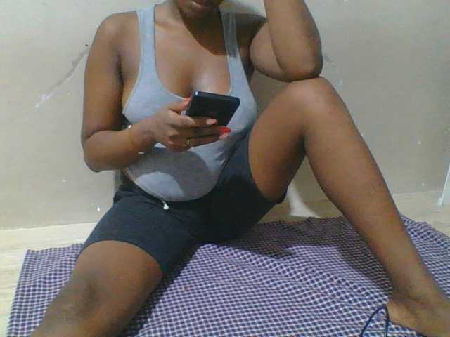 le modèle Spicedpussy est en webcam porno dans un show sur le site bongacams, il possède les tags suivants: Ebony,Redhead,Hairy