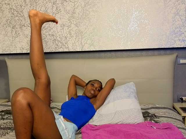 Anvessraa live cam on BongaCams