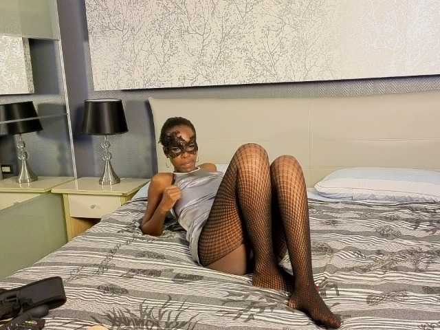 Anvessraa live cam on BongaCams