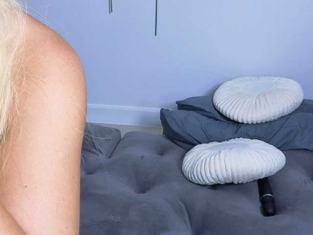 Anvessraa live cam on BongaCams