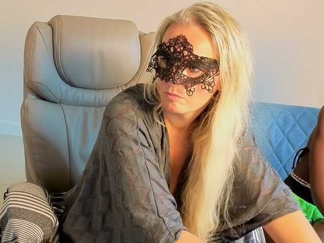 Anvessraa live cam on BongaCams