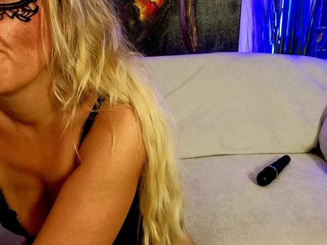 Anvessraa live cam on BongaCams