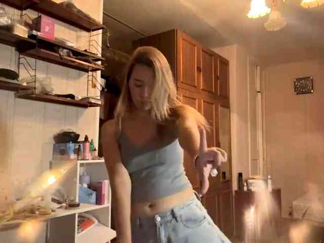 Shawneebayton's cam show statistics and live stream