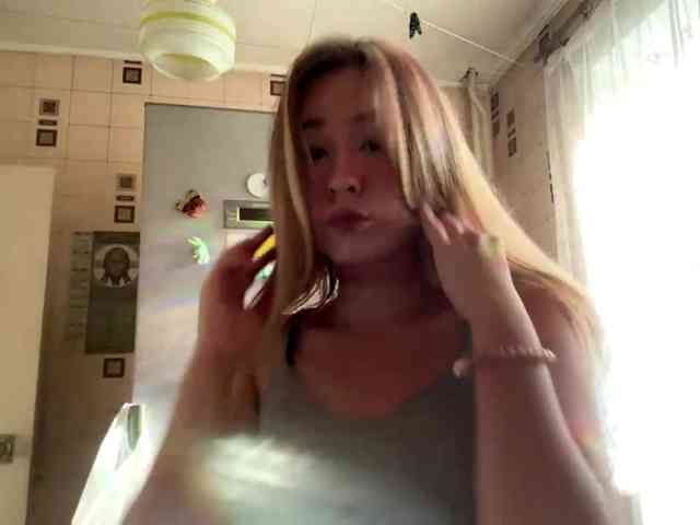 Shawneebayton's cam show statistics and live stream