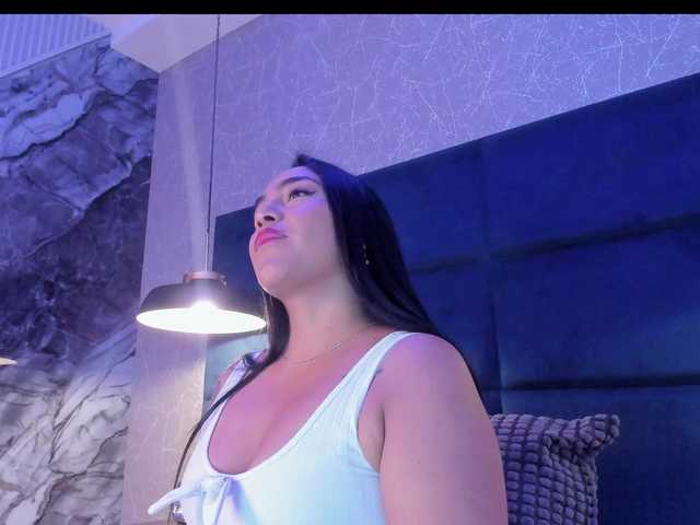 le modèle AbbyCarteer est en webcam porno dans un show sur le site bongacams, il possède les tags suivants: Latino/Hispanic,Brunette,Shaved