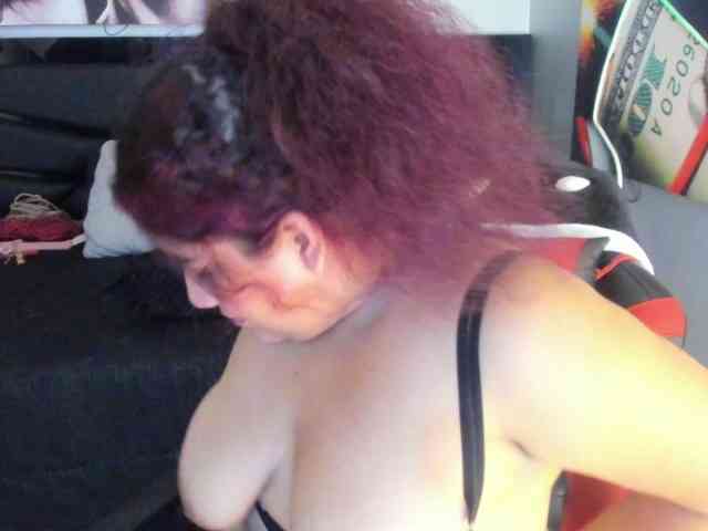 SaraBdsm webcam
