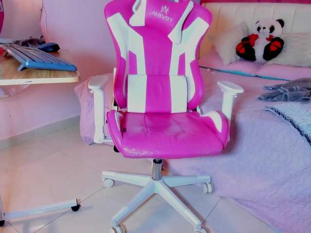 Alizzon-blake live cam on BongaCams