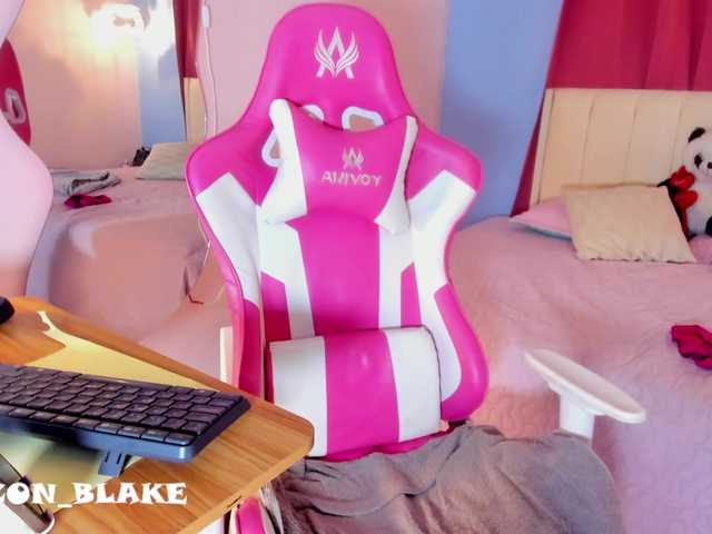 Alizzon-blake live cam on BongaCams