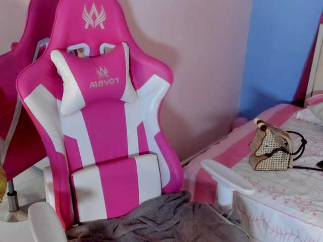 Alizzon-blake live cam on BongaCams