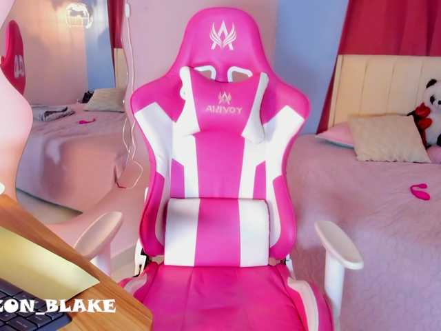 Alizzon-blake live cam on BongaCams