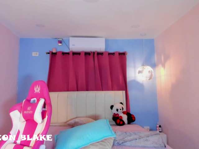 Alizzon-blake live cam on BongaCams
