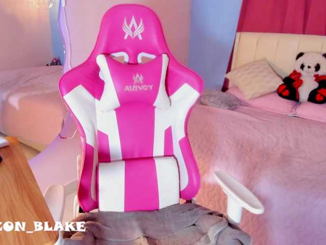Alizzon-blake live cam on BongaCams