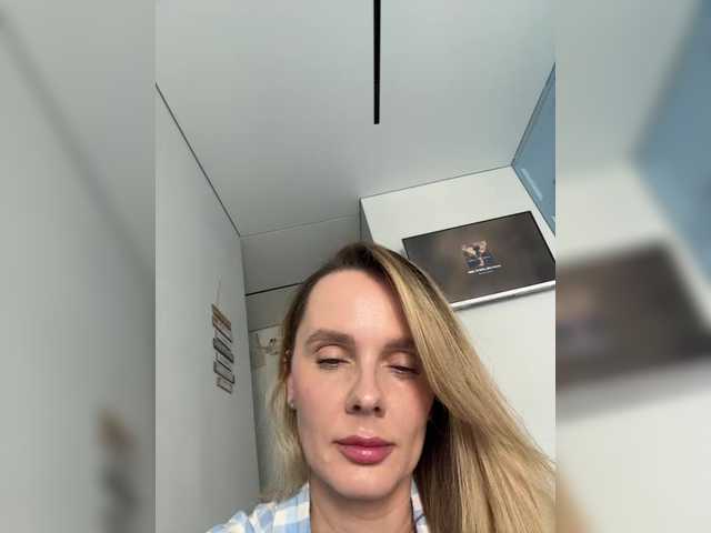 Liza85009 live XXX webcam model on Bongacams for anal fisting, anal play, asian massage adult cams - card preview