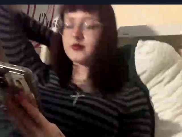 Milanazaya's cam show statistics and live stream