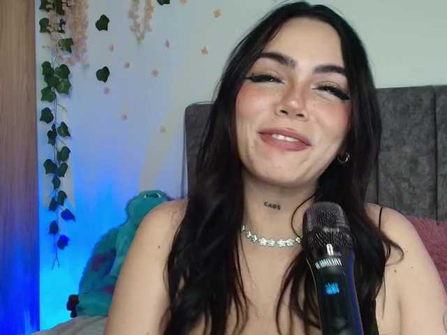 andraarosse live cam on BongaCams