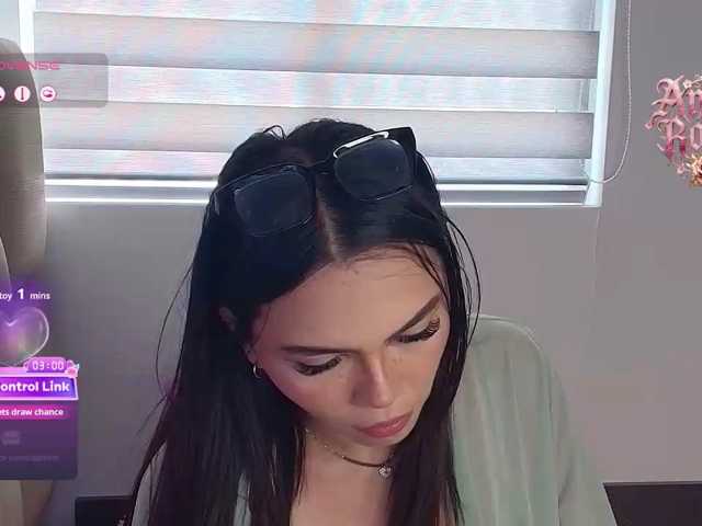 andraarosse live cam on BongaCams