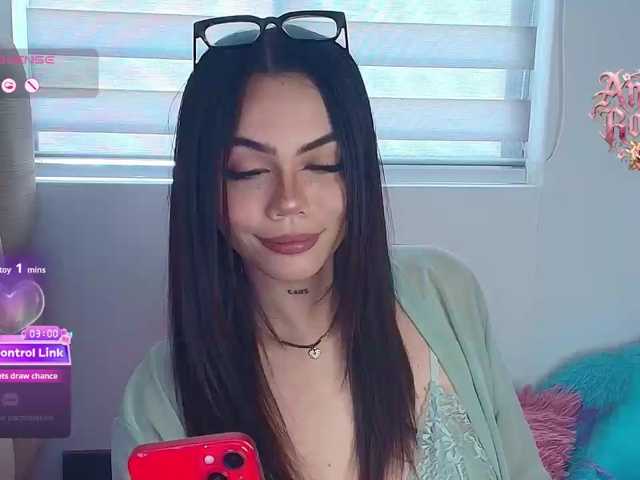 andraarosse live cam on BongaCams