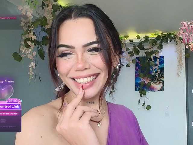 andraarosse, live now on BongaCams