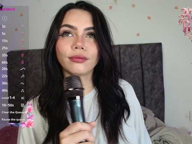 andraarosse live cam on BongaCams