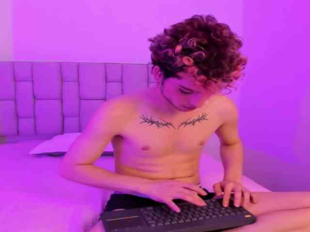 Alex-Foxx2