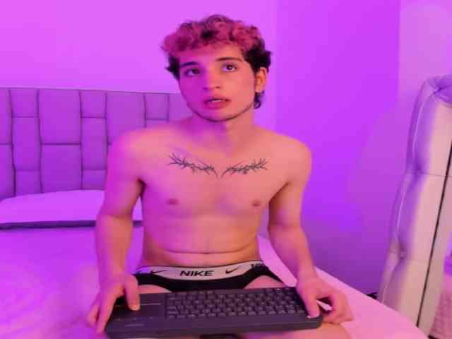 Alex-Foxx2