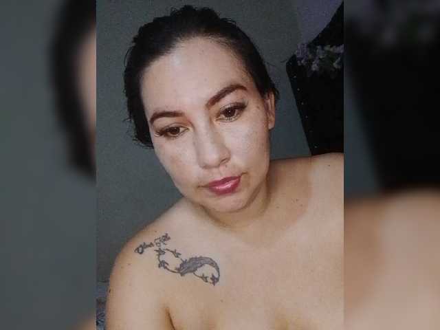 Kate014, en directo ahora en BongaCams