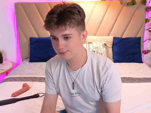 MilessCooper Live Webcam on BongaCams