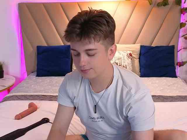 MilessCooper Live Webcam on BongaCams