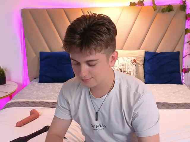 MilessCooper Sex Cam Show