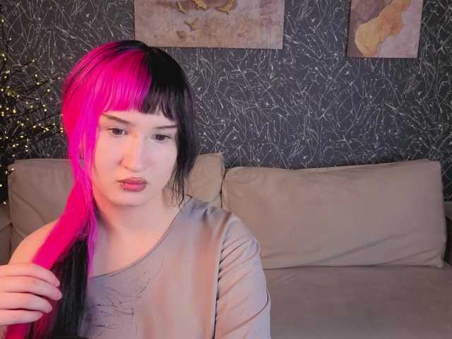 Ekimmj-age live webcam show
