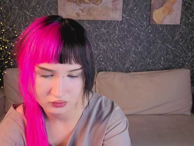 Ekimmj-age live webcam show