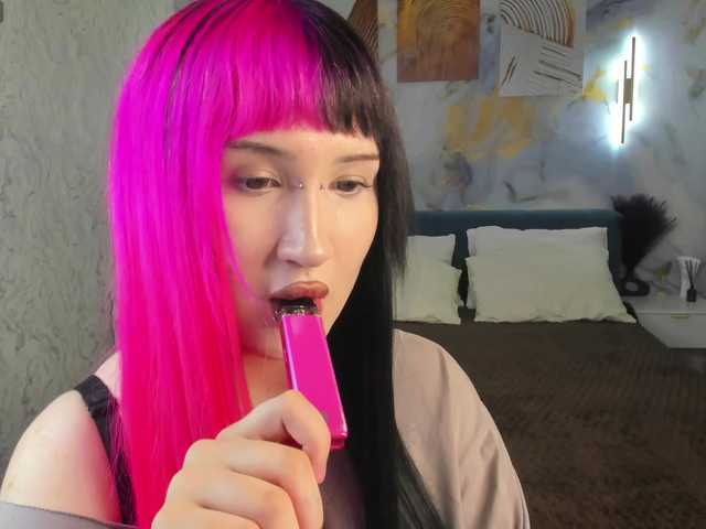 Ekimmj-age live cam on BongaCams