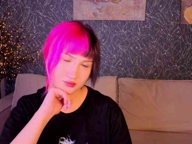 Ekimmj-age live female cam on bongacams