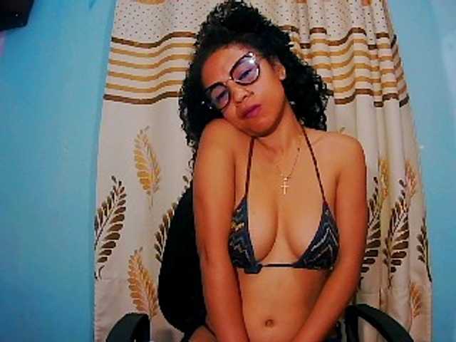 prettygirls11 live cam on BongaCams
