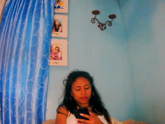 prettygirls11 live cam on BongaCams