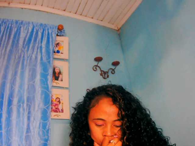 prettygirls11 live cam on BongaCams