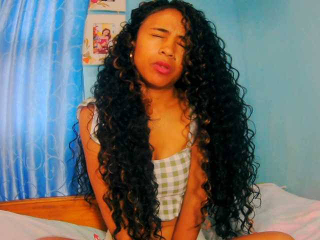 prettygirls11 live cam on BongaCams