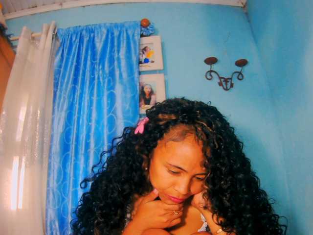prettygirls11 live cam on BongaCams