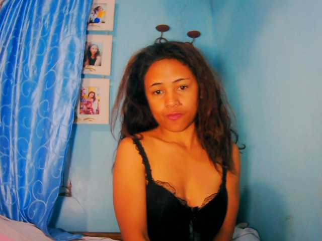 prettygirls11 live cam on BongaCams
