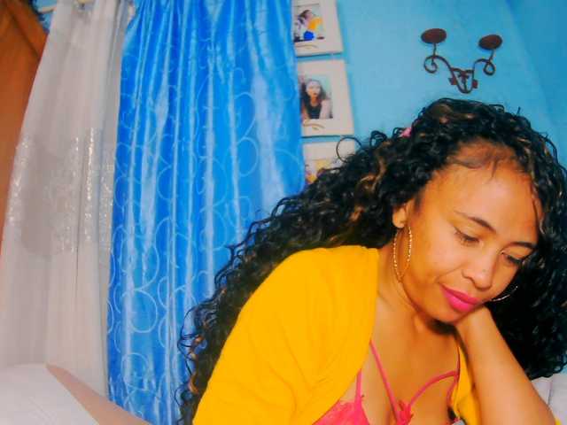 prettygirls11 live cam on BongaCams