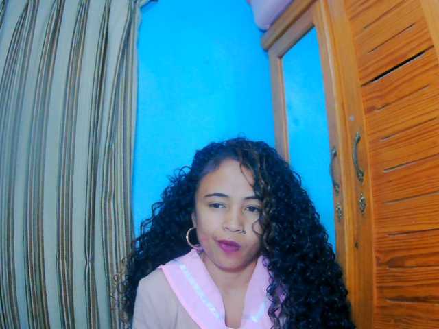 prettygirls11 live cam on BongaCams