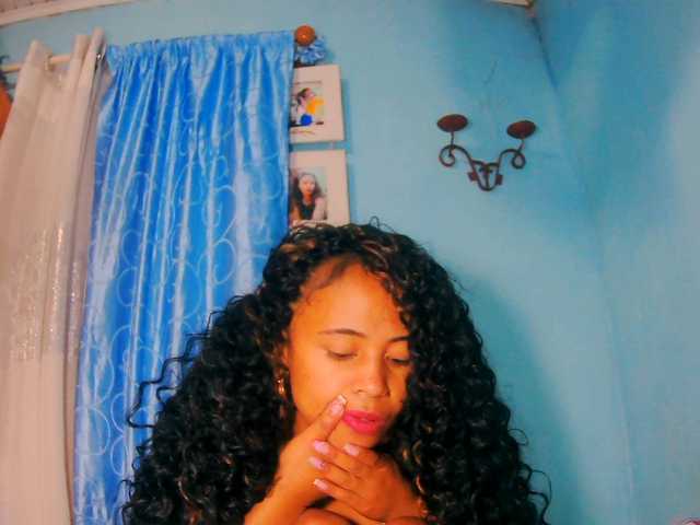 prettygirls11 live cam on BongaCams