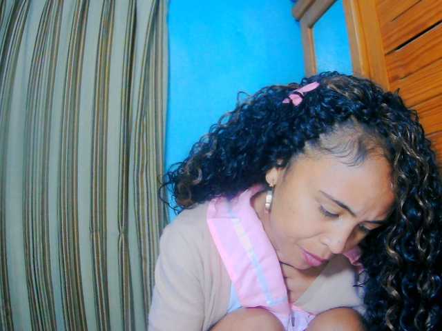 prettygirls11 live cam on BongaCams